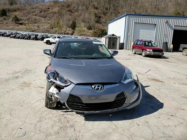 2015 Hyundai Veloster - Image 11