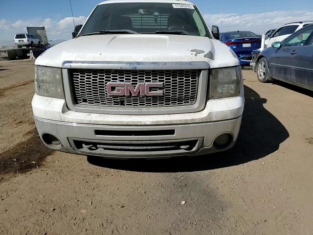 2009 GMC Sierra - Image 11
