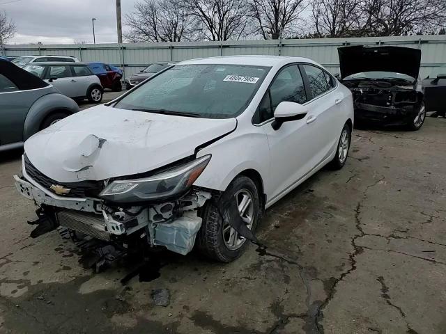 2017 Chevrolet Cruze - Image 11