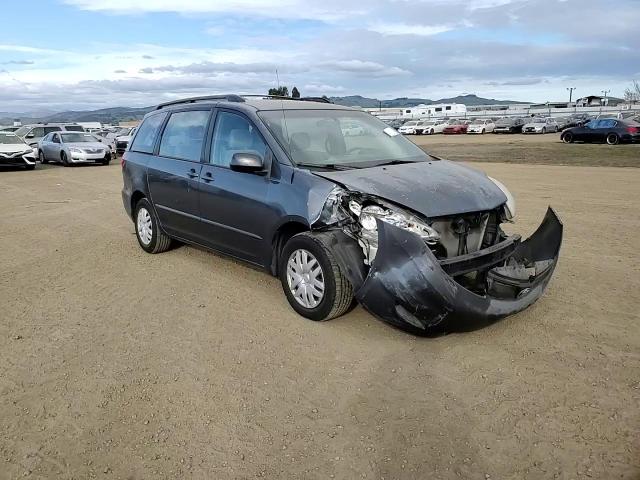 2007 Toyota Sienna - Image 11