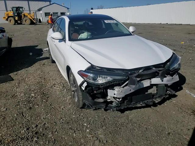 2019 Alfa Romeo Giulia - Image 11