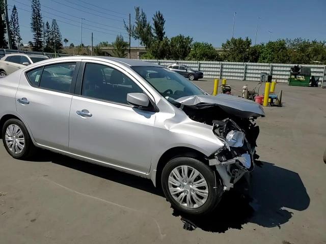 2019 Nissan Versa - Image 11