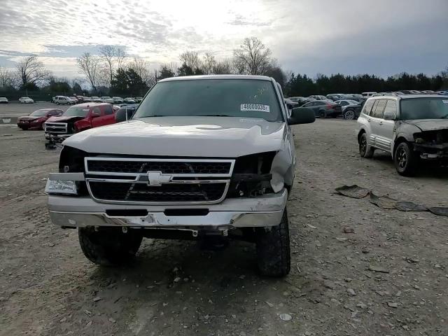 2006 Chevrolet Silverado - Image 11