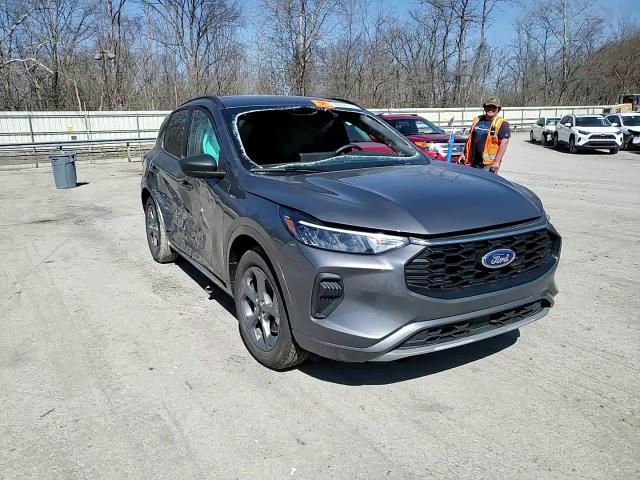 2023 Ford Escape - Image 11