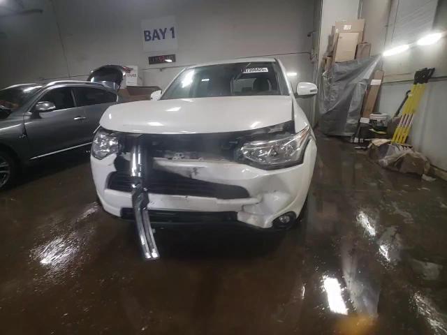 2014 Mitsubishi Outlander - Image 14