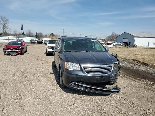 2013 Chrysler Town & Country - Image 12
