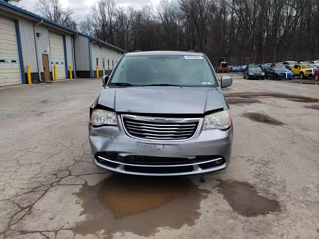 2013 Chrysler Town & Country - Image 14