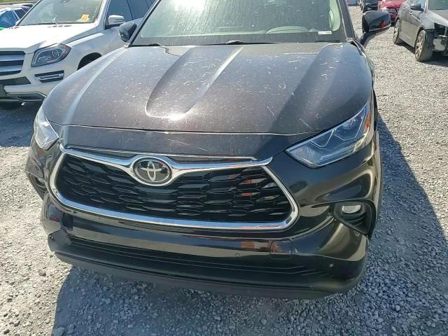 2021 Toyota Highlander - Image 11
