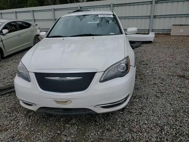 2014 Chrysler 200 - Image 10