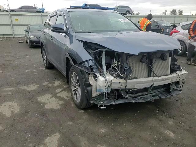 2019 Toyota Highlander - Image 12