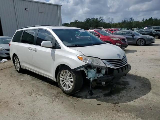 2017 Toyota Sienna - Image 15