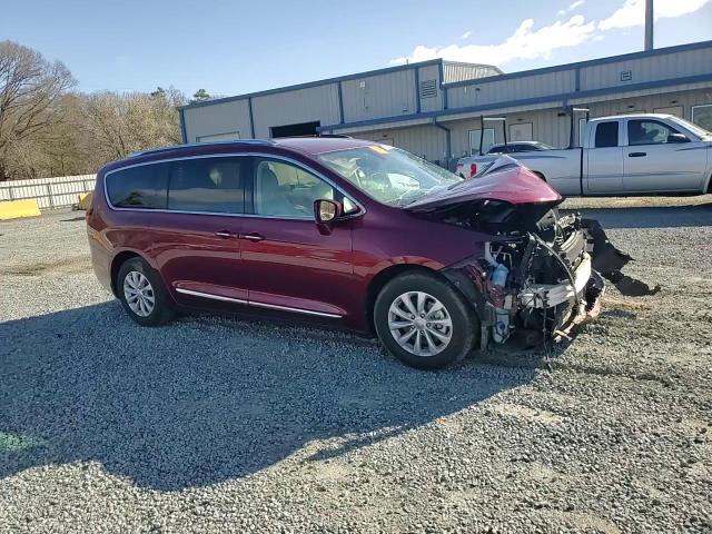 2019 Chrysler Pacifica - Image 12