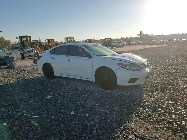 2017 Nissan Altima - Image 13