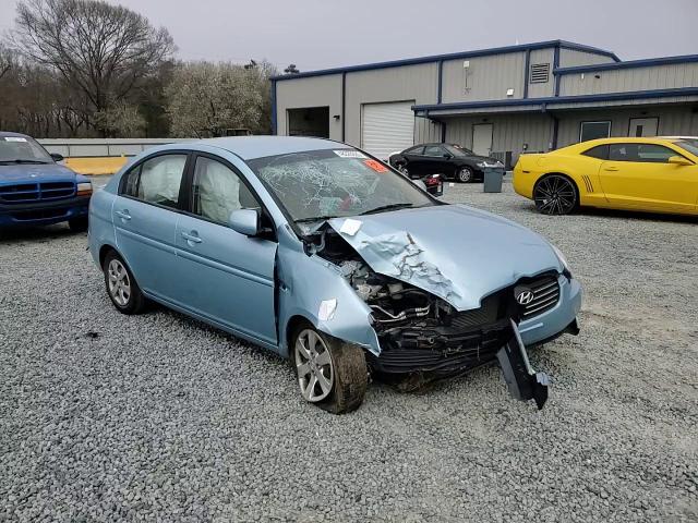 2010 Hyundai Accent - Image 10