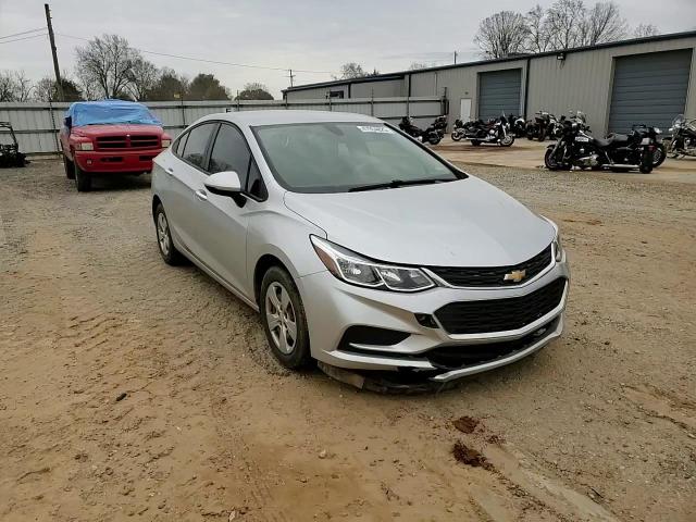 2018 Chevrolet Cruze - Image 10