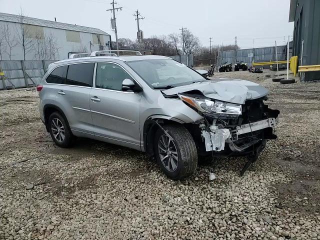 2017 Toyota Highlander - Image 12