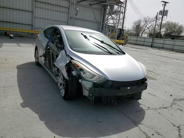 2016 Hyundai Elantra - Image 11