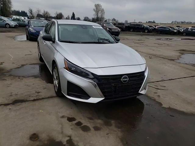 2024 Nissan Altima - Image 11