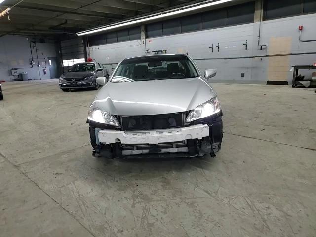 2011 Lexus ES - Image 11