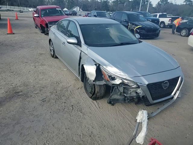 2020 Nissan Altima - Image 10