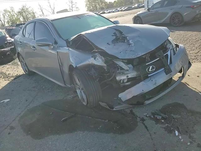 2011 Lexus IS - Image 11