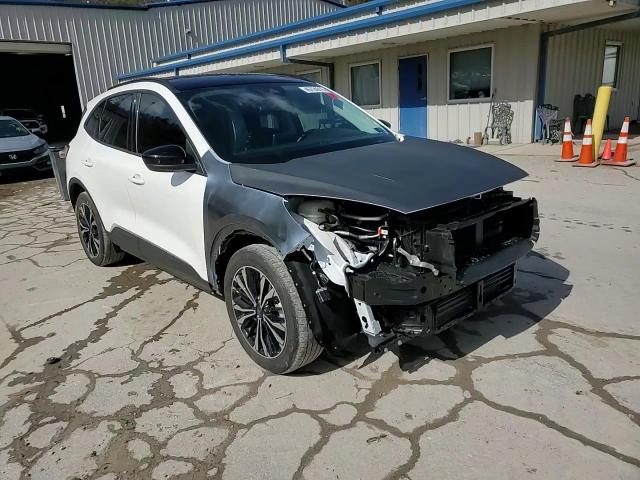 2022 Ford Escape - Image 12