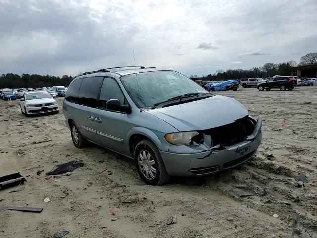 2006 Chrysler Town & Country - Image 12