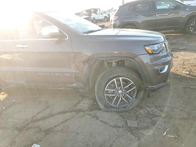 2017 Jeep Grand Cherokee - Image 12