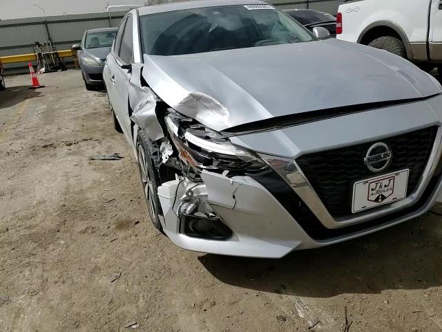 2019 Nissan Altima - Image 11