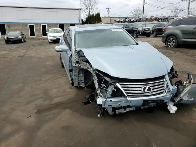 2011 Lexus ES - Image 10