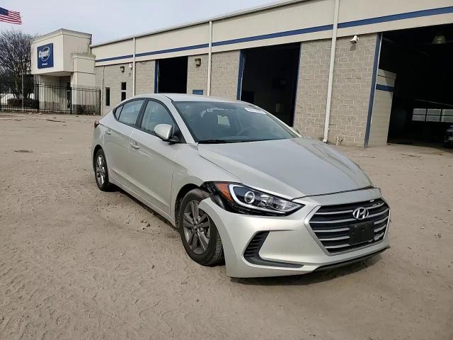 2017 Hyundai Elantra - Image 11