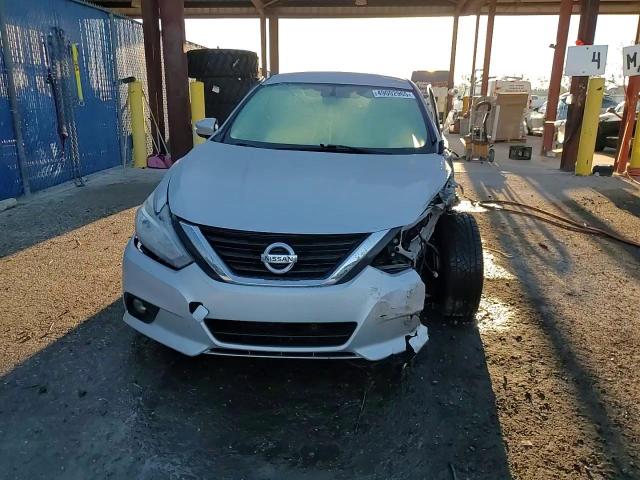 2018 Nissan Altima - Image 13