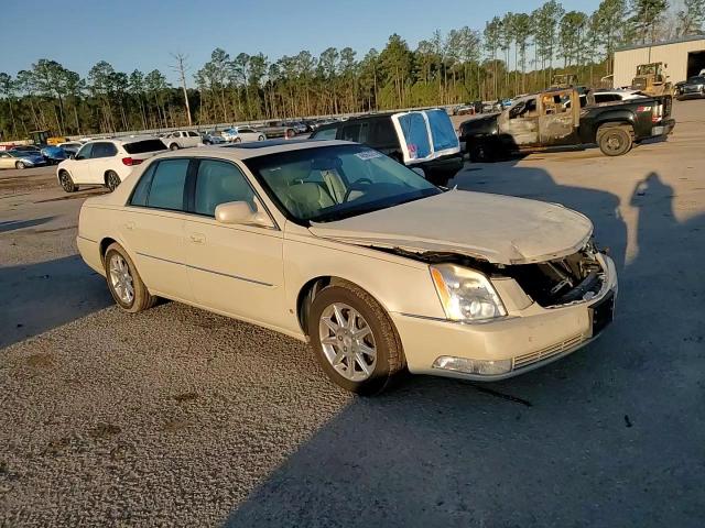 2010 Cadillac DTS - Image 11