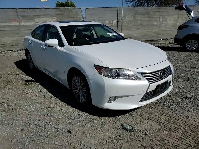 2015 Lexus ES - Image 10