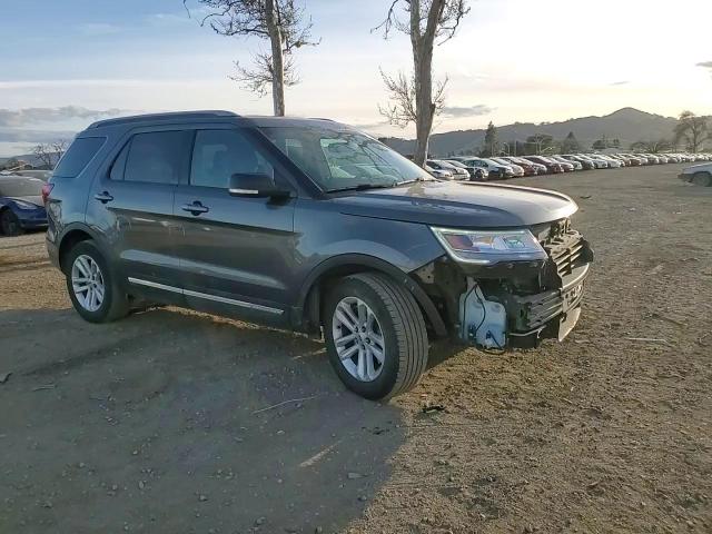 2017 Ford Explorer - Image 11