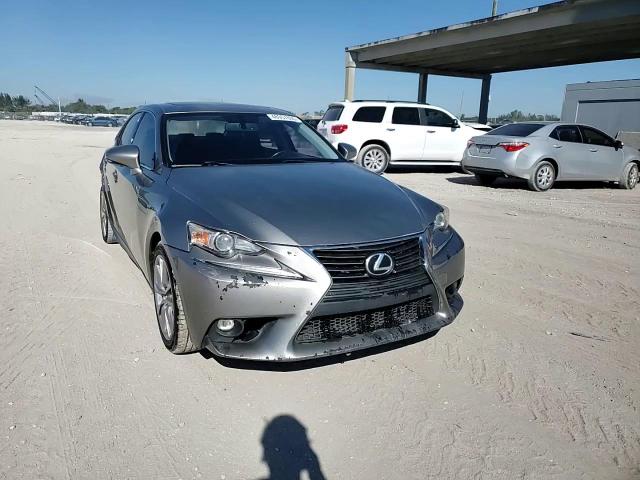 2016 Lexus IS - Image 13
