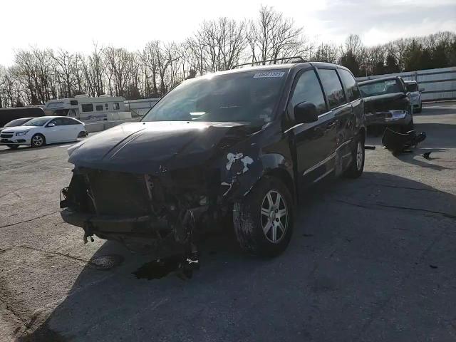 2012 Chrysler Town & Country - Image 12