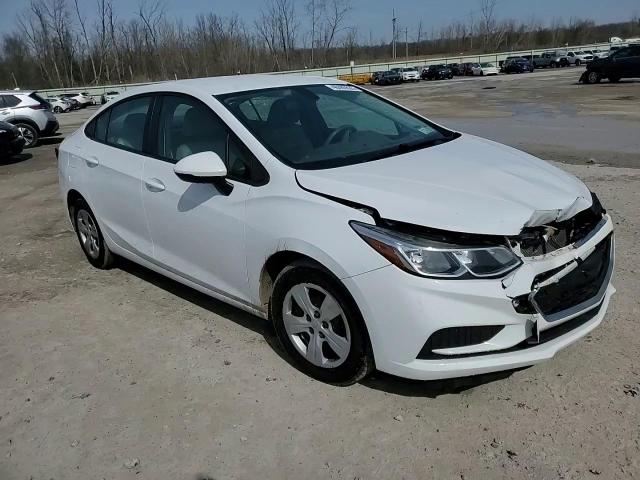 2018 Chevrolet Cruze - Image 13
