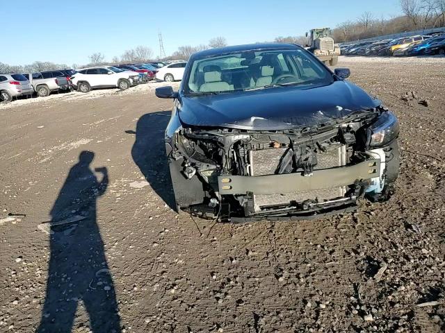 2016 Chevrolet Malibu - Image 13