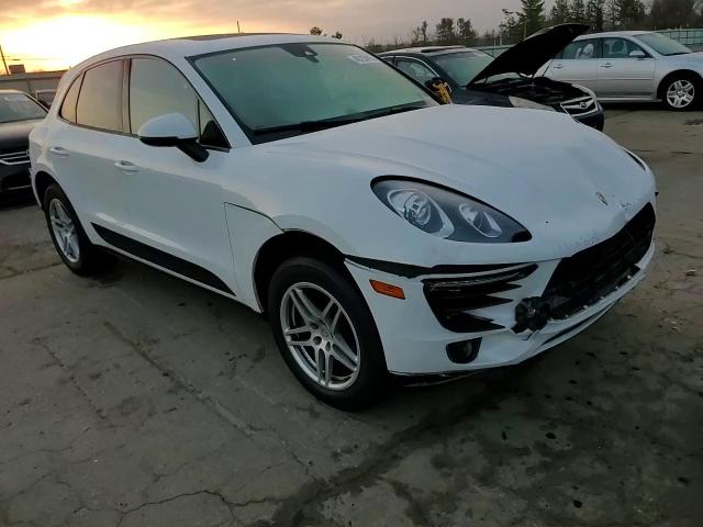 2018 Porsche Macan - Image 12