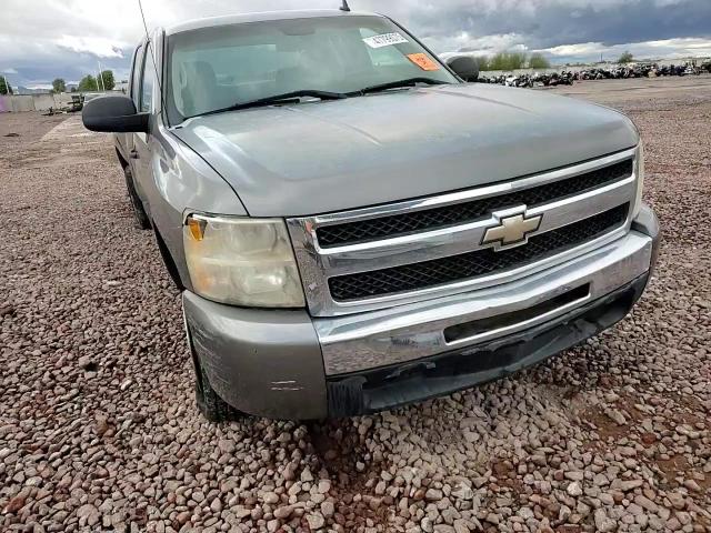 2009 Chevrolet Silverado - Image 11