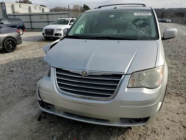 2008 Chrysler Town & Country - Image 11