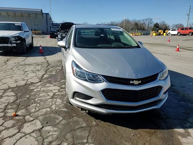 2018 Chevrolet Cruze - Image 13