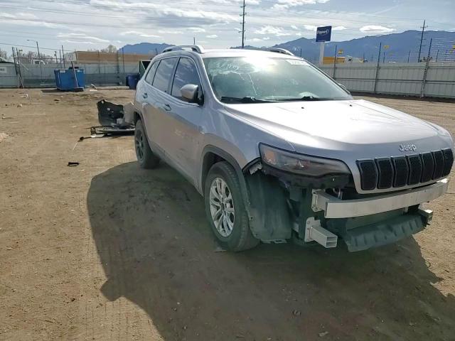 2019 Jeep Cherokee Latitude VIN: 1C4PJLCBXKD204746 Lot: 50268185