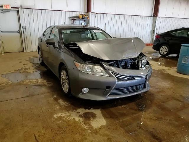 2013 Lexus ES - Image 13