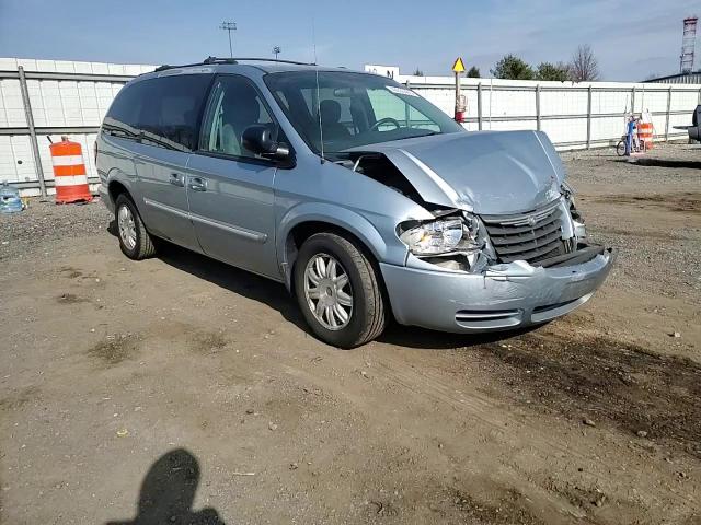 2005 Chrysler Town & Country - Image 12
