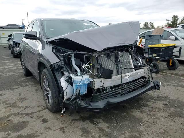 2018 Toyota Highlander - Image 11
