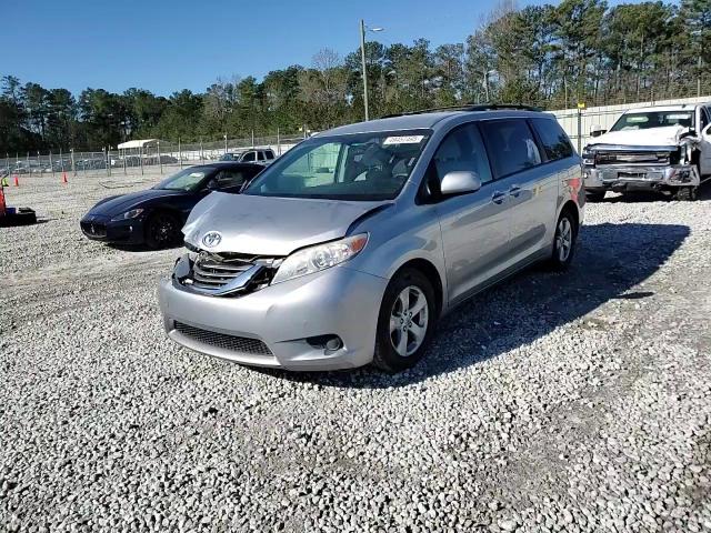 2017 Toyota Sienna - Image 14