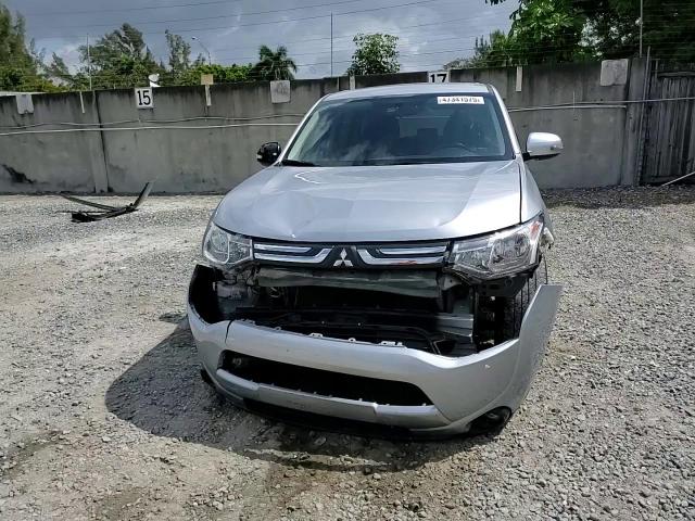 2014 Mitsubishi Outlander - Image 12