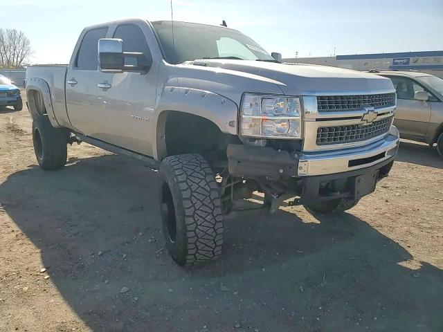 2009 Chevrolet Silverado - Image 11